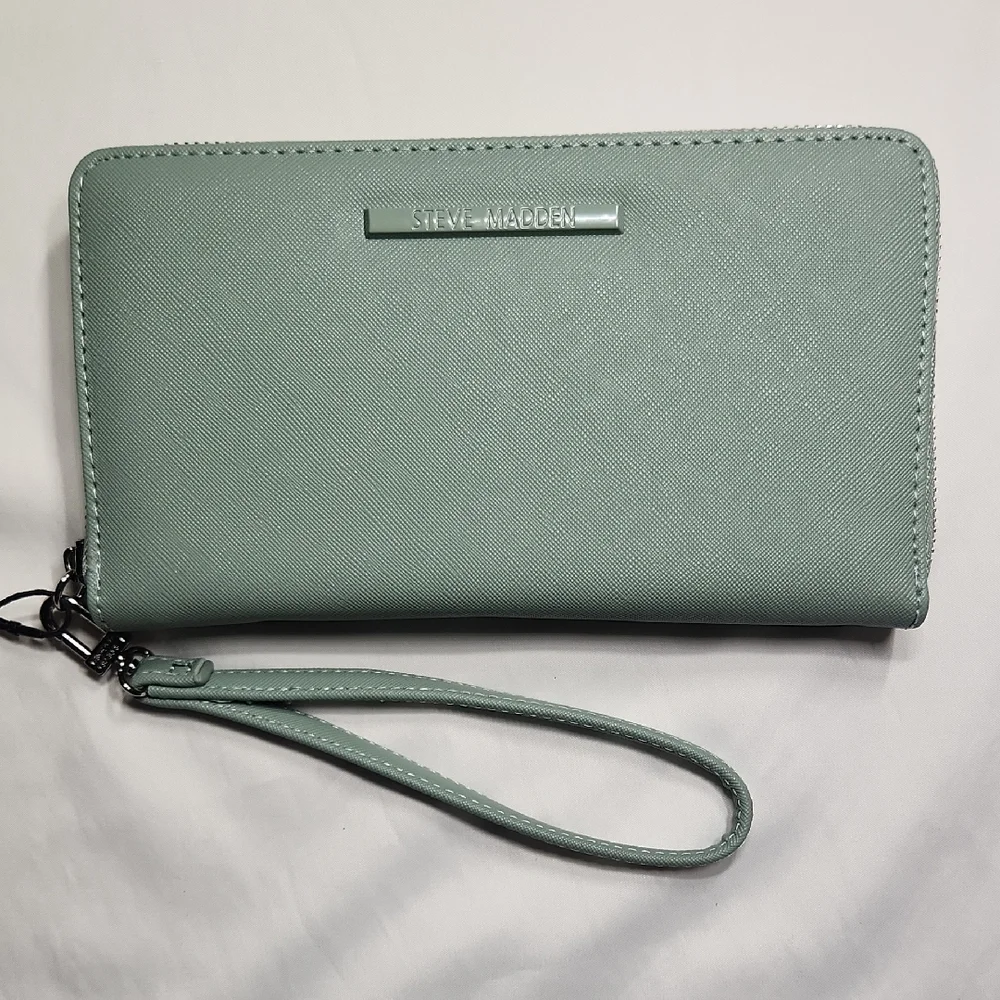 Steve Madden Green Wristlet Clutch with Zip Closure NWT
